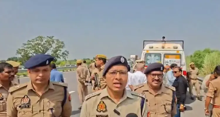 पूर्वांचल एक्सप्रेसवे पर एंबुलेंस-ट्रक टक्कर: सुल्तानपुर में 4 की मौत, सेना के सूबेदार का पार्थिव शरीर था सवार
