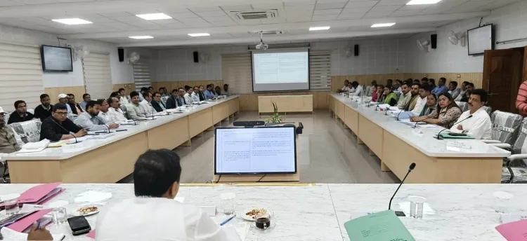 चमोली में दिशा बैठक: सांसद अनिल बलूनी ने केंद्रीय योजनाओं की समीक्षा की, समयसीमा में काम पूरा करने के निर्देश