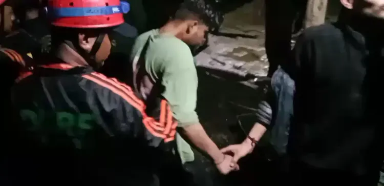 गौरीकुंड के पास खाई में गिरा युवक: SDRF-DDRF ने रात के अंधेरे में बचाया, चमोली में ट्रक हादसे में एक की मौत