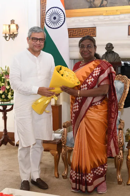 Vaishnaw Wishes President Murmu on Her Birthday
