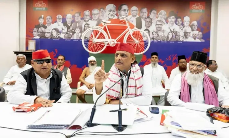 अखिलेश यादव का भाजपा पर वार: वंदे मातरम से महंगाई-बेरोजगारी छिपाई जा रही, UP चुनाव सपा बनाम भाजपा होगा