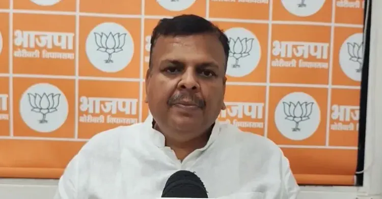 'वंदे मातरम' विवाद: भाजपा विधायक उपाध्याय और कांग्रेस के बीच तीखी जुबानी जंग