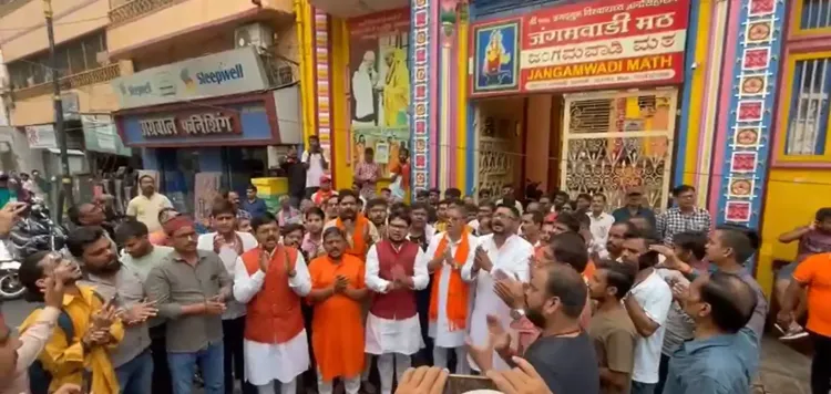 क्या वाराणसी में हनुमान चालीसा पाठ बजाने पर विवाद खड़ा हुआ?
