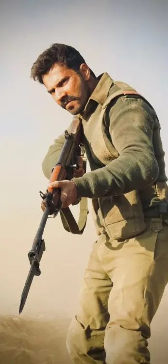 How does Varun Dhawan’s role as PVC Hoshiar Singh Dahiya resonate with the veteran's family?