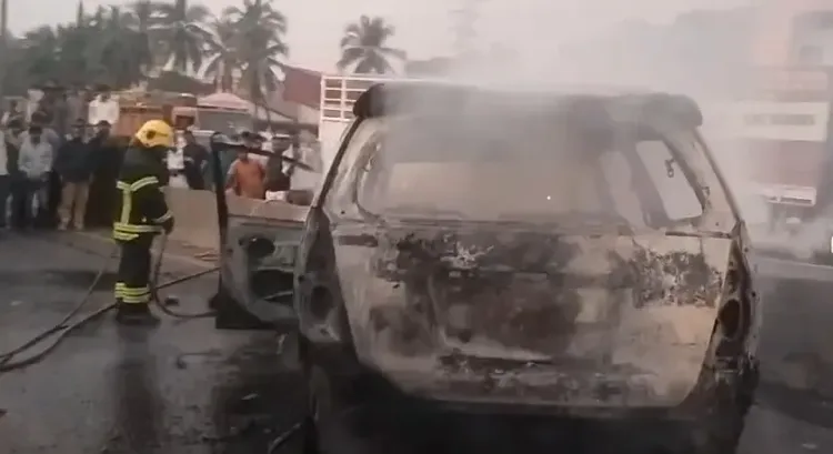 क्या वसई में इनोव्हा-बाइक टक्कर के बाद लगी भीषण आग ने बड़े हादसे को टाला?