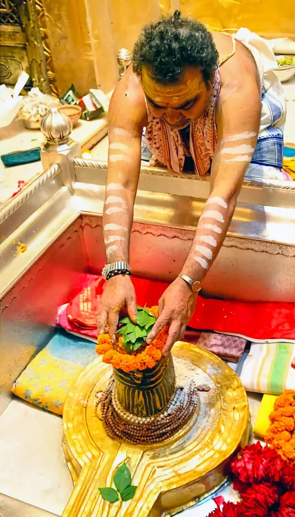 क्या वसंत पंचमी पर सिर्फ सरस्वती पूजन होता है, या भगवान शिव का 'तिलक' उत्सव भी?