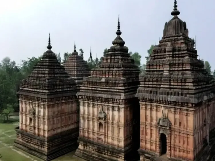 क्या वासुदेव पेरुमल मंदिर में भगवान विष्णु की मूर्ति स्वयं प्रकट हुई थी?