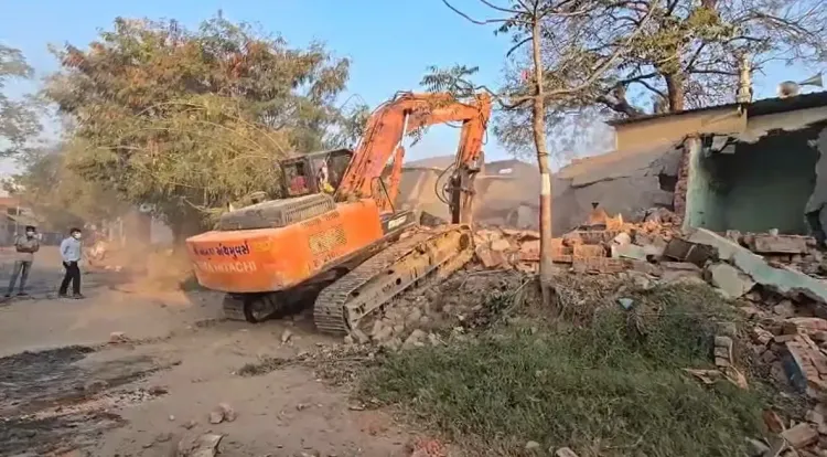 क्या वटवा में एएमसी का अतिक्रमण हटाने का अभियान जारी है?