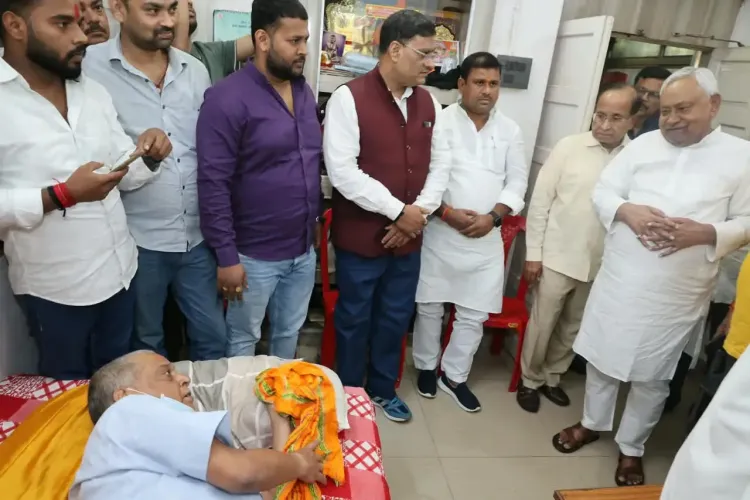 बिहार विधान परिषद चुनाव से पहले नीतीश कुमार सक्रिय, NDA प्रत्याशी नीरज कुमार से मिले