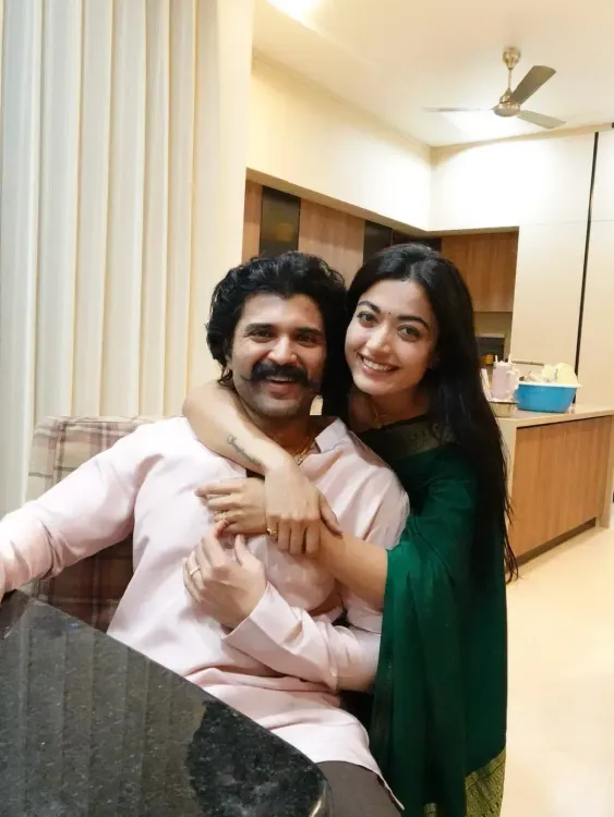 Vijay Deverakonda & Rashmika visit Thummanpet to reward govt school students