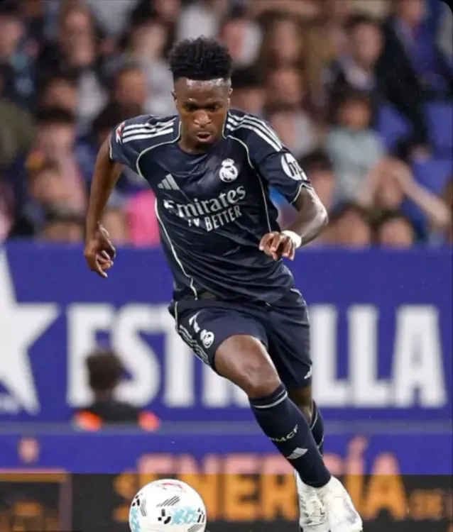 Vinicius Junior's brace keeps Real Madrid alive as Barcelona waits for La Liga crown