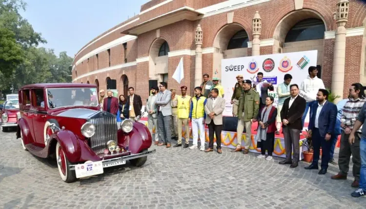 Vintage Car Parade Promotes Voter Participation in Delhi