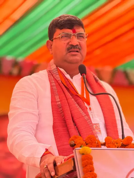 क्या विपक्ष के झूठ को बूथ स्तर पर ध्वस्त कर, ट्रिपल इंजन की सरकार बनाने का संकल्प लें?: धर्मपाल सिंह