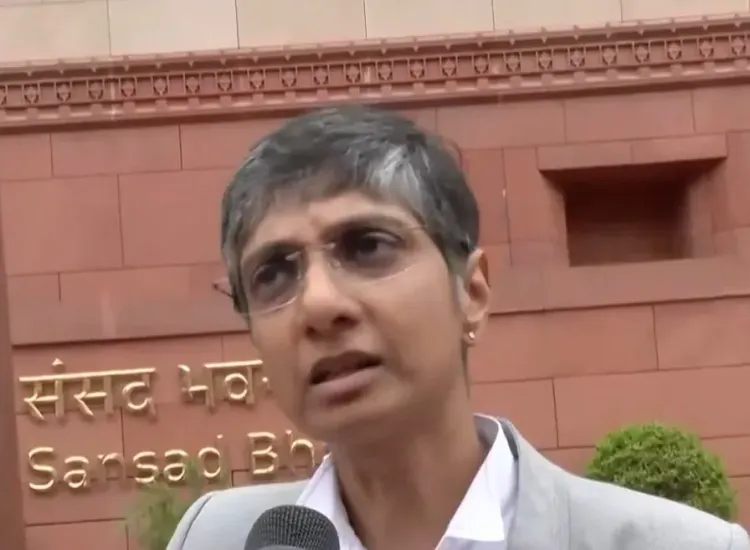 नीट पेपर लीक: विपक्ष का आरोप — छात्रों पर लाठीचार्ज, इंटरनेट बंद, सरकार जवाब दे