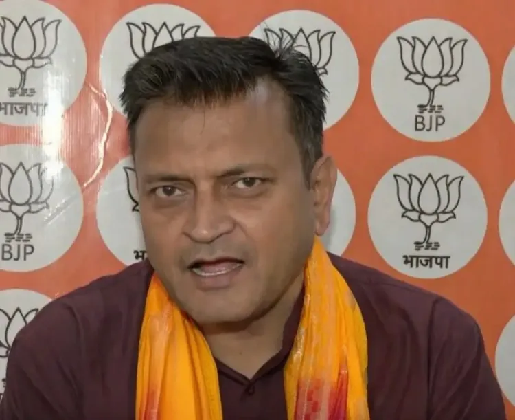 भाजपा प्रवक्ता अजय आलोक का विपक्ष पर तीखा हमला, यूपी की लूट की परंपरा का किया खुलासा