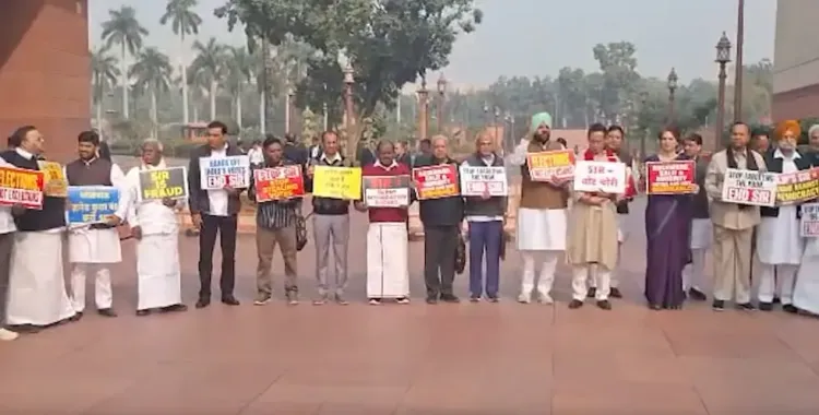 क्या विपक्ष के एसआईआर प्रदर्शन पर एनडीए नेताओं का तंज सही है?