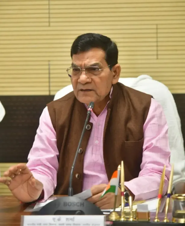 ऊर्जा मंत्री ए.के. शर्मा का कड़ा एक्शन: संविदा लाइनमैन बर्खास्त, जेई को चार्जशीट