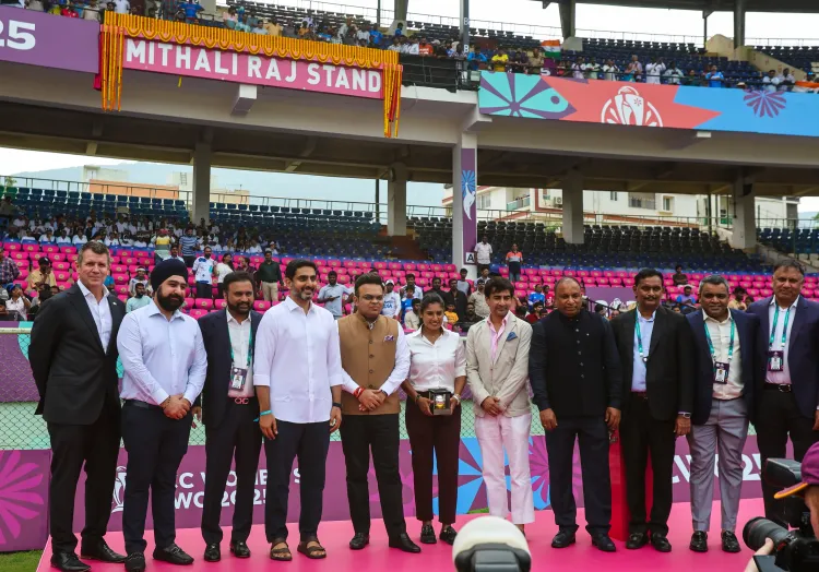 क्या विशाखापत्तनम में मिताली राज स्टैंड और रावी कल्पना गेट का अनावरण हुआ?
