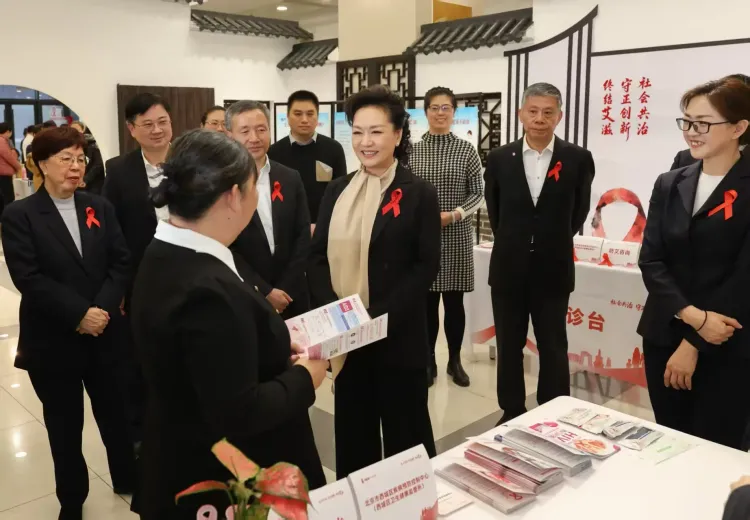 क्या फंग लियुआन ने विश्व एड्स दिवस थीम प्रचार अभियान में भाग लिया?