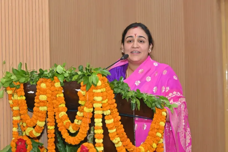 क्या अपर्णा यादव ने दीप्ति शर्मा को बधाई दी विश्व कप 2025 की प्लेयर ऑफ द सीरीज के रूप में?