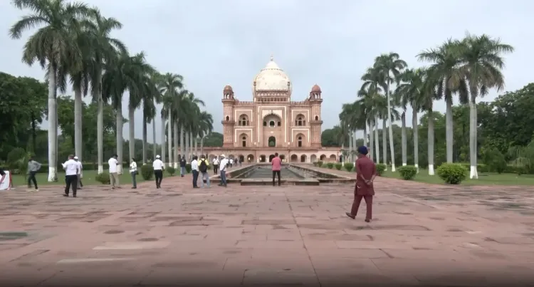 विश्व पर्यटन दिवस 2026: सफदरजंग मकबरे पर पर्यटन मंत्रालय का स्वच्छता अभियान, 200 छात्र शामिल