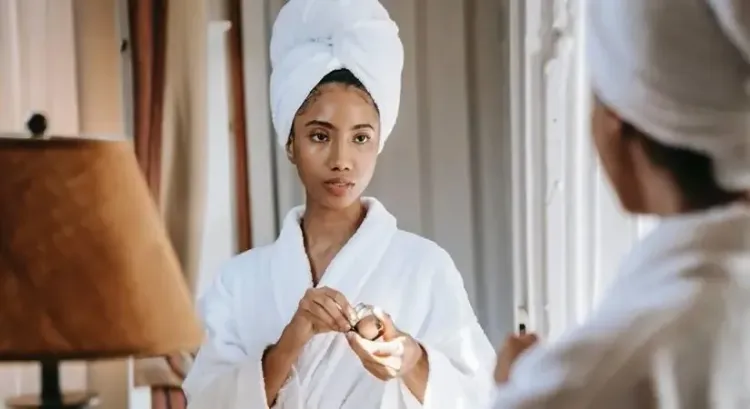 क्या विटामिन ई से चमकदार त्वचा और मजबूत बाल मिल सकते हैं?