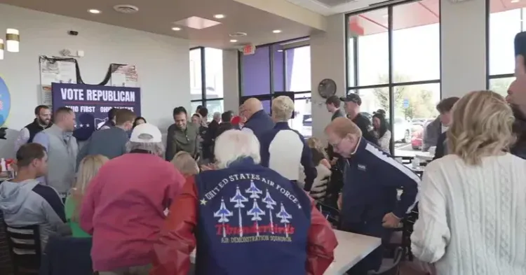 Vivek Ramaswamy Goes Live from Warren County Crowd