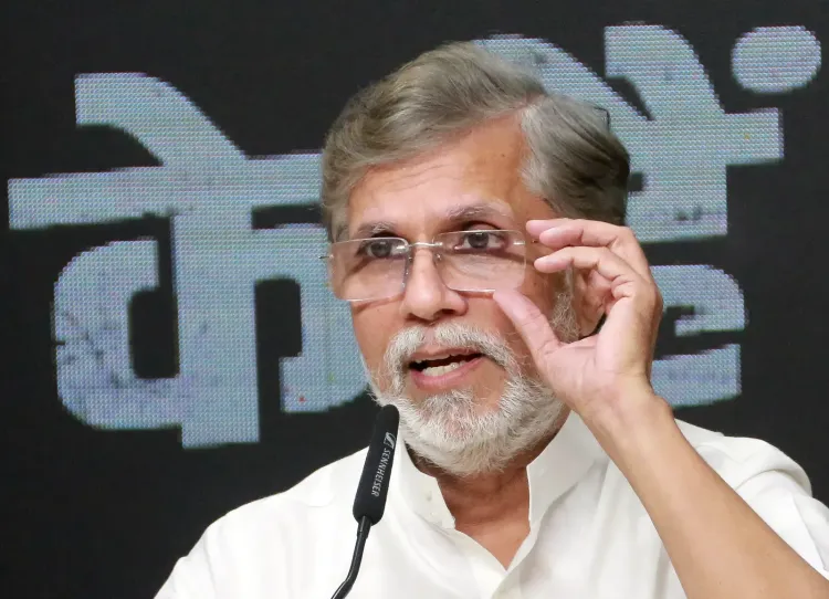 वोटर लिस्ट से 13 करोड़ नाम हटाने पर सियासत गरमाई, पवन खेड़ा ने भाजपा से माँगा 10.2 करोड़ का हिसाब