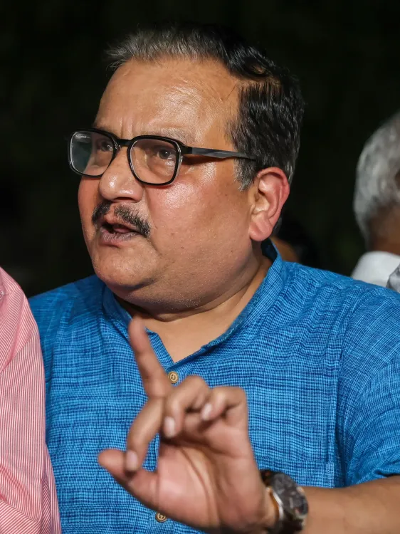 क्या वोटर लिस्ट से एक भी नाम कटना लोकतंत्र की हत्या के समान है? : राजद सांसद मनोज झा