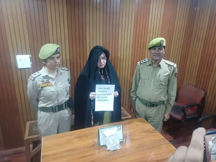 Anantnag Police arrest wanted woman drug peddler with heroin at Laalan Bypass