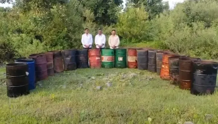 वर्धा पुलिस की कार्रवाई: गोहदा गांव में महुआ शराब माफिया पर छापा, ₹6.60 लाख का माल जब्त
