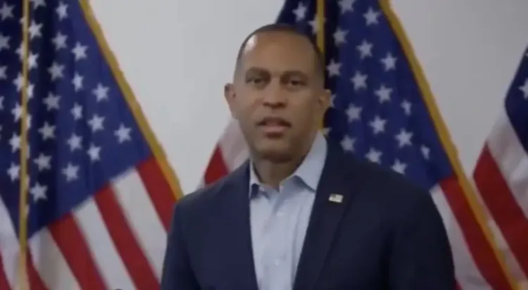 Hakeem Jeffries Denounces Iran Conflict as Unjust War