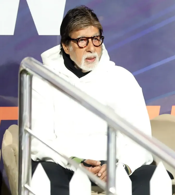 What brought tears to Amitabh Bachchan's eyes on his birthday?