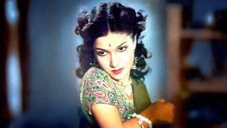 What Did Kamini Kaushal Reveal About Her Relationship with Dilip Kumar in Her Memoir?