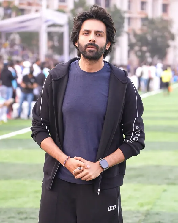 Kartik Aaryan caught skipping class for video games by his mom