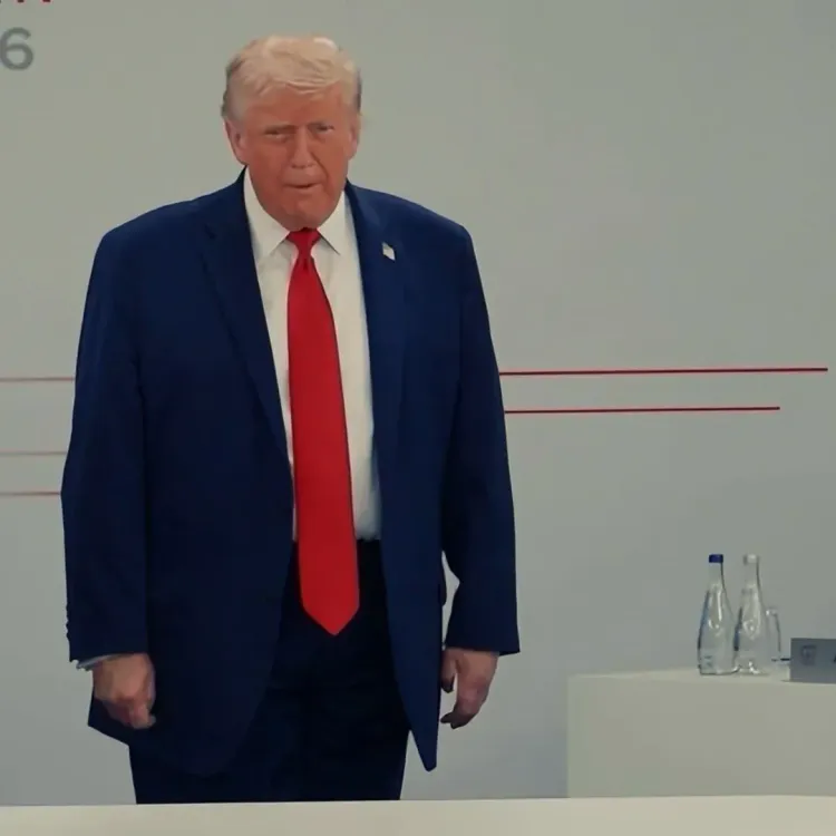 White House Posts Hour-Long 'I'm the Boss' Loop