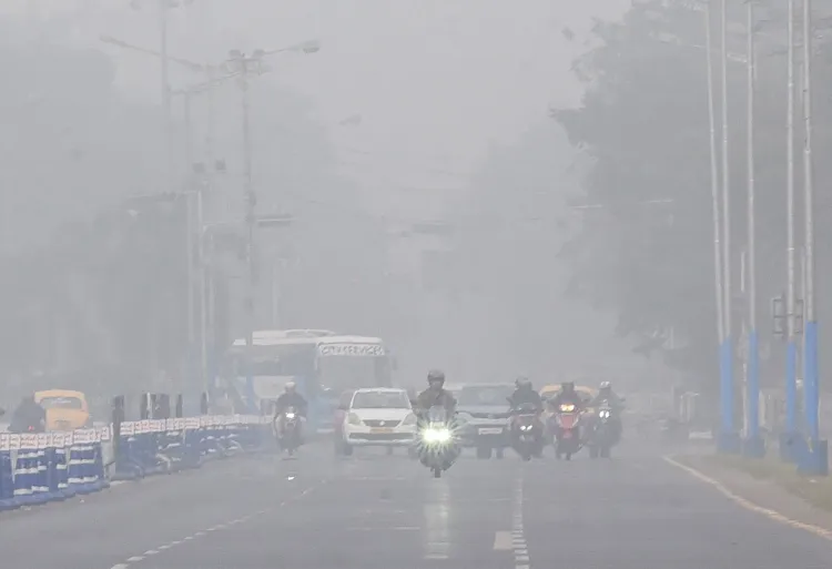 Is Kolkata Facing a Winter Chill as Temperatures Drop to 14 Degrees C?