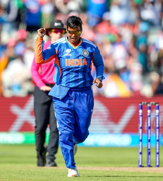 Deepti Sharma's 5-10 rescues India in 64-run T20 WC win over Pakistan