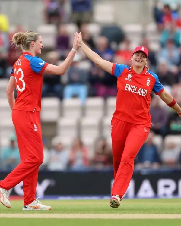 Women's T20 WC: England beat Ireland by 4 wickets at Hampshire Bowl