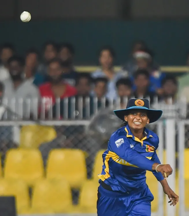 Has Vishmi Gunaratne Avoided Serious Injury After Knee Blow in Women's World Cup?