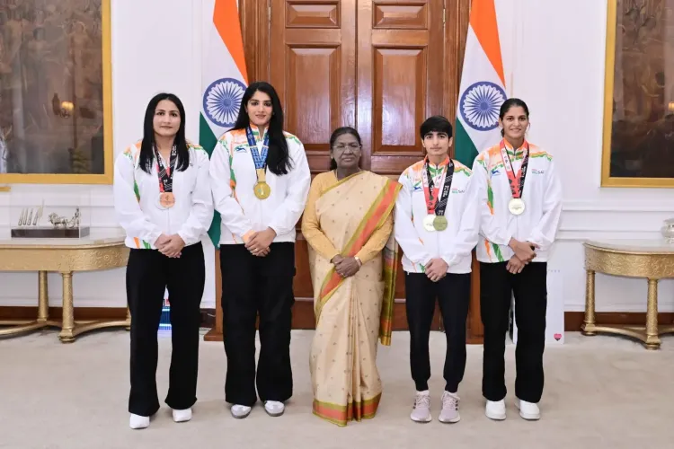 Did President Droupadi Murmu Honor Medal-Winning Women Boxers?