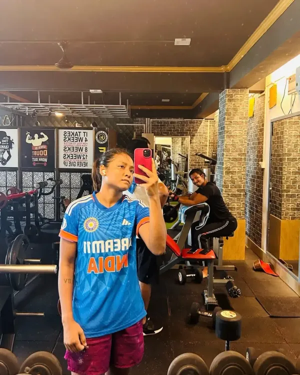 क्या गुजरात जायंट्स ने तितास साधु के स्थान पर जिंतिमणी कलिता को शामिल किया?