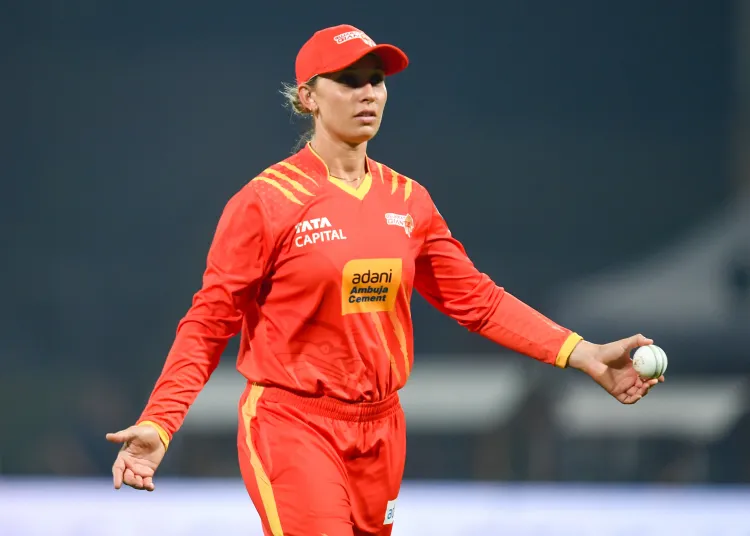 क्या गुजरात जायंट्स ने टॉस जीतकर गेंदबाजी का निर्णय लिया?