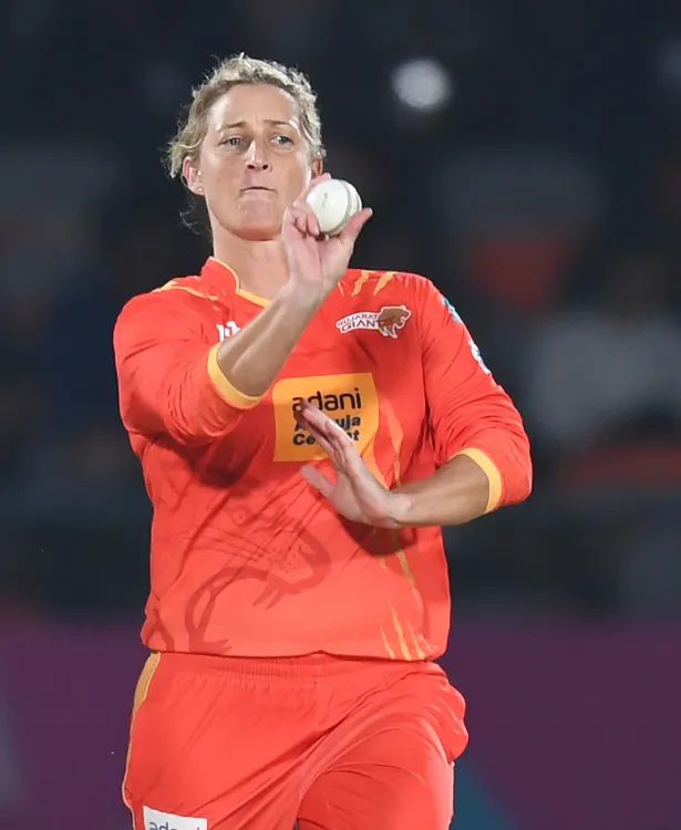 How Does Sophie Devine Manage Diabetes While Playing Cricket?