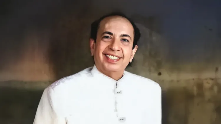 क्या यादों में महेंद्र देशभक्ति की आवाज हैं, जो हर बार 'अजनबी' बनने के लिए बेचैन रहे?