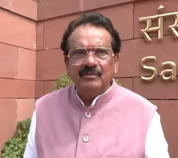 यदुनंदन के विवादास्पद बयान पर एसपी सिंह बघेल और गिरिराज सिंह की तीखी प्रतिक्रिया