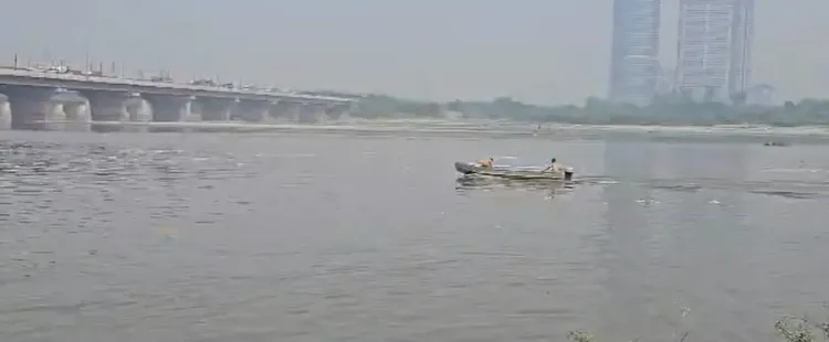 क्या यमुना घाट पर छठ पूजा की तैयारियां तेज हो रही हैं?