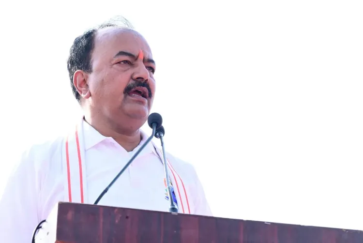 12वें अंतरराष्ट्रीय योग दिवस पर केशव प्रसाद मौर्य ने त्रिवेणी संगम तट पर किया योगाभ्यास, 190 देशों में मना उत्सव