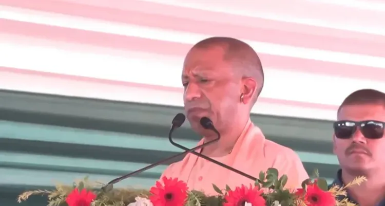 योगी आदित्यनाथ ने महराजगंज को दी ₹208 करोड़ की विकास सौगात, बोले — माफिया और पलायन के दौर से उबरा जिला