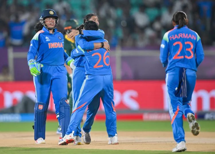 युवा खिलाड़ियों के साथ <b>ड्रेसिंग रूम</b> का माहौल कैसा है? <b>स्नेह राणा</b> ने किया खुलासा